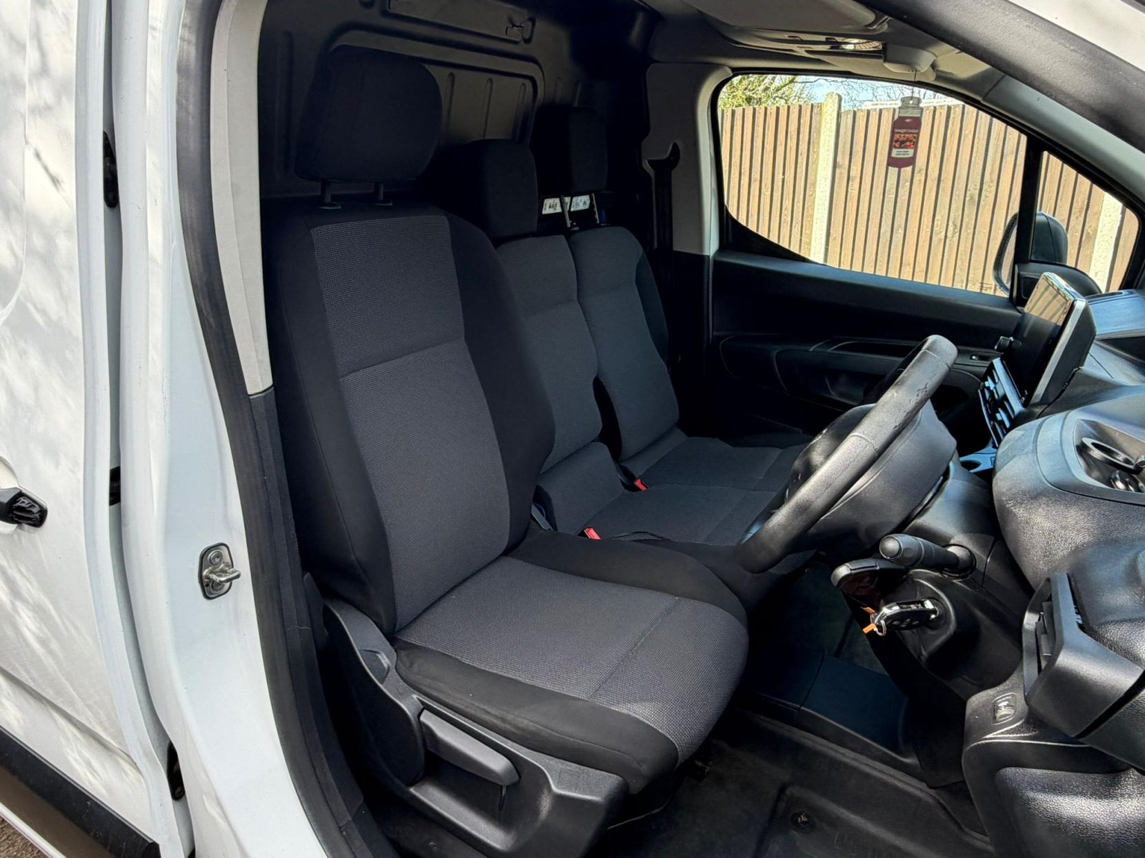 Peugeot Partner 1.5 BlueHDi 950 Professional Long Panel Van 6dr Diesel Manual LWB Euro 6 (s/s) (100 bhp)