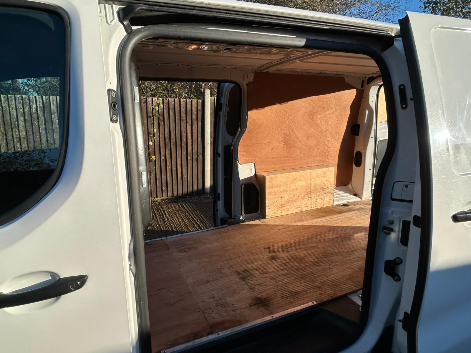 Vauxhall Vivaro 1.5 Turbo D 2900 Dynamic Panel Van 6dr Diesel Manual L2 H1 Euro 6 (s/s) (100 ps)