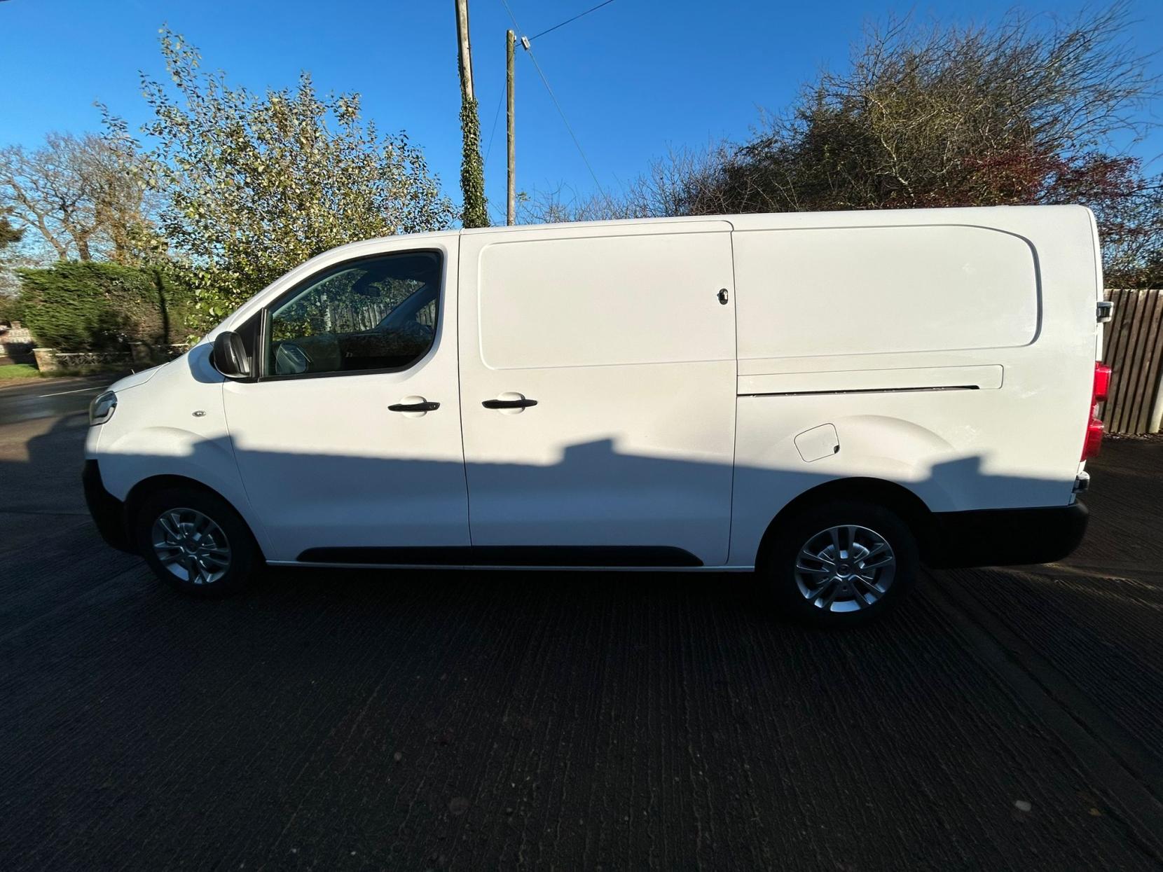 Vauxhall Vivaro 1.5 Turbo D 2900 Dynamic Panel Van 6dr Diesel Manual L2 H1 Euro 6 (s/s) (100 ps)