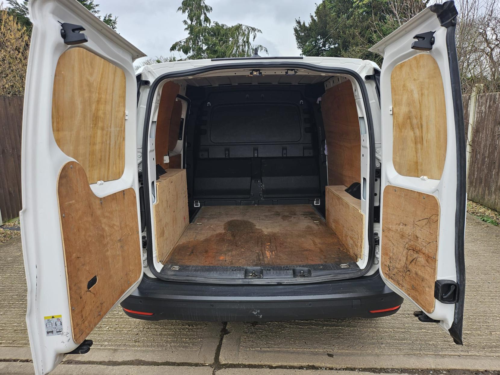 Volkswagen Caddy 2.0 TDI C20 Commerce Panel Van 5dr Diesel Manual SWB Euro 6 (s/s) (102 ps)