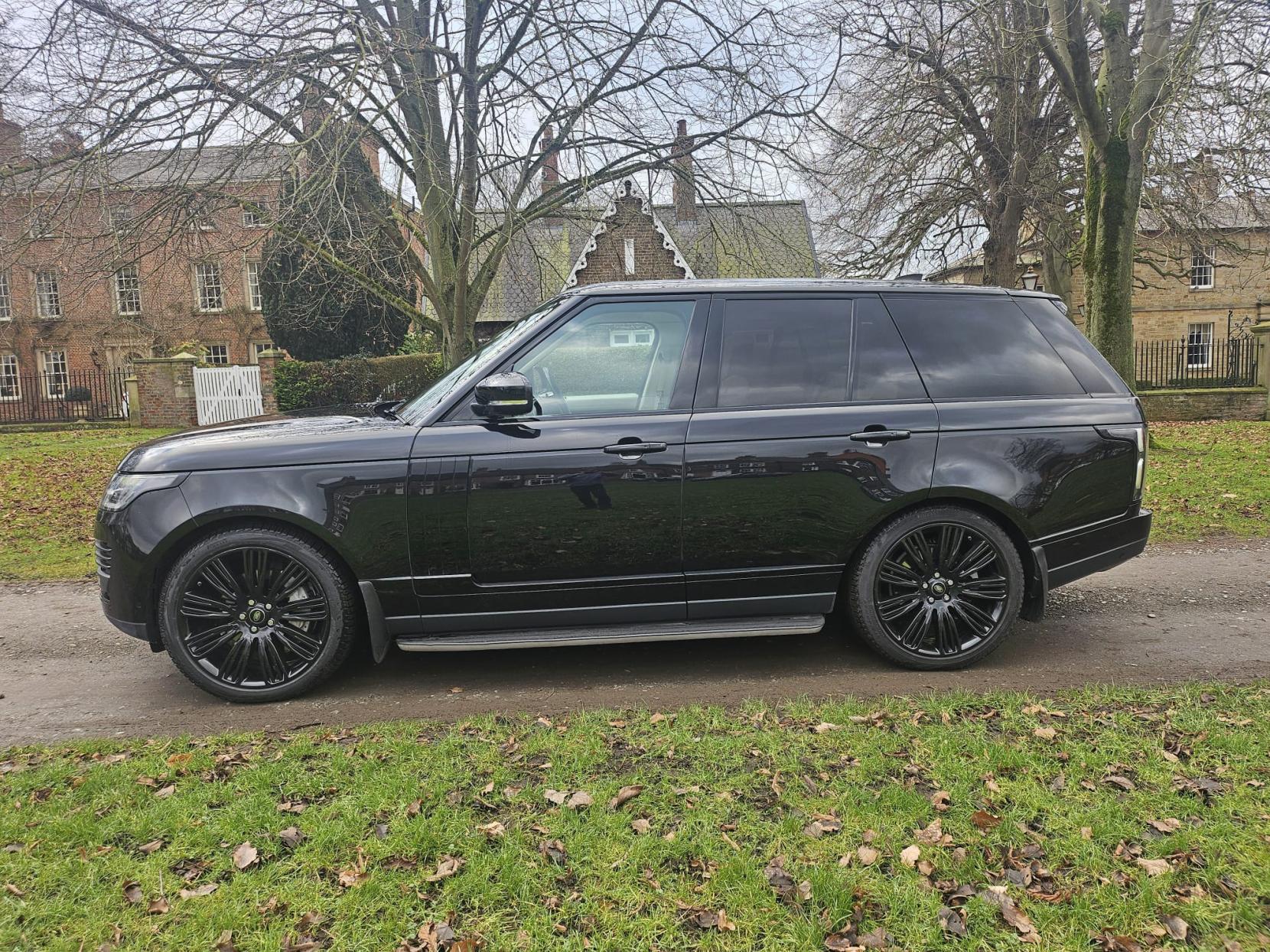 Land Rover Range Rover 3.0 D300 MHEV Westminster Black SUV 5dr Diesel Auto 4WD Euro 6 (s/s) (300 ps)