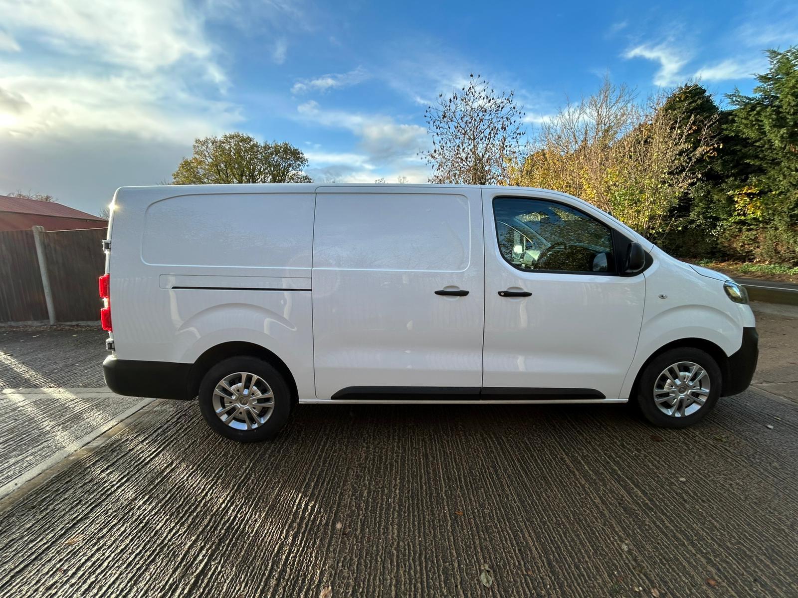 Vauxhall Vivaro 1.5 Turbo D 2900 Dynamic Panel Van 6dr Diesel Manual L2 H1 Euro 6 (s/s) (100 ps)