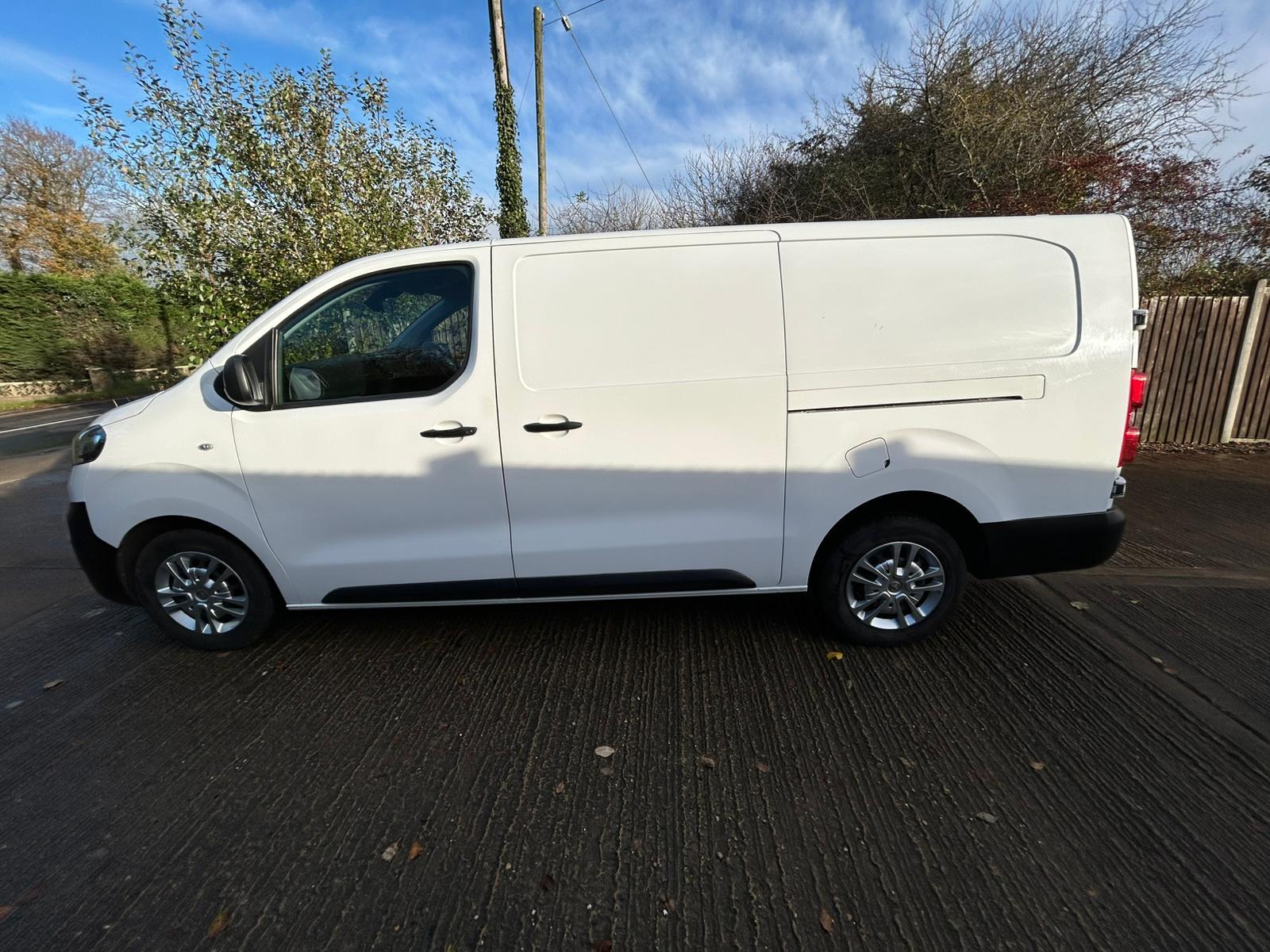 Vauxhall Vivaro 1.5 Turbo D 2900 Dynamic Panel Van 6dr Diesel Manual L2 H1 Euro 6 (s/s) (100 ps)