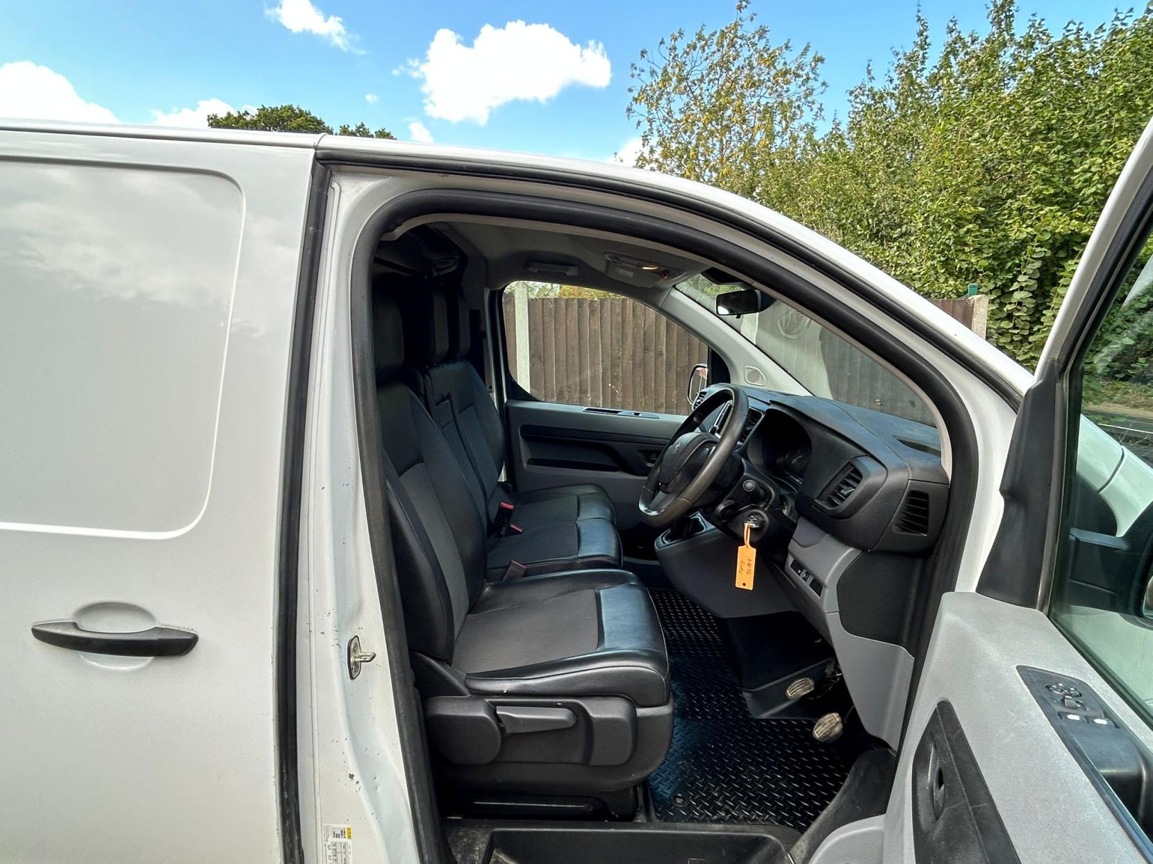 Peugeot Expert 2.0 BlueHDi 1400 Professional Standard Panel Van 6dr Diesel Manual MWB Euro 6 (s/s) (120 ps)