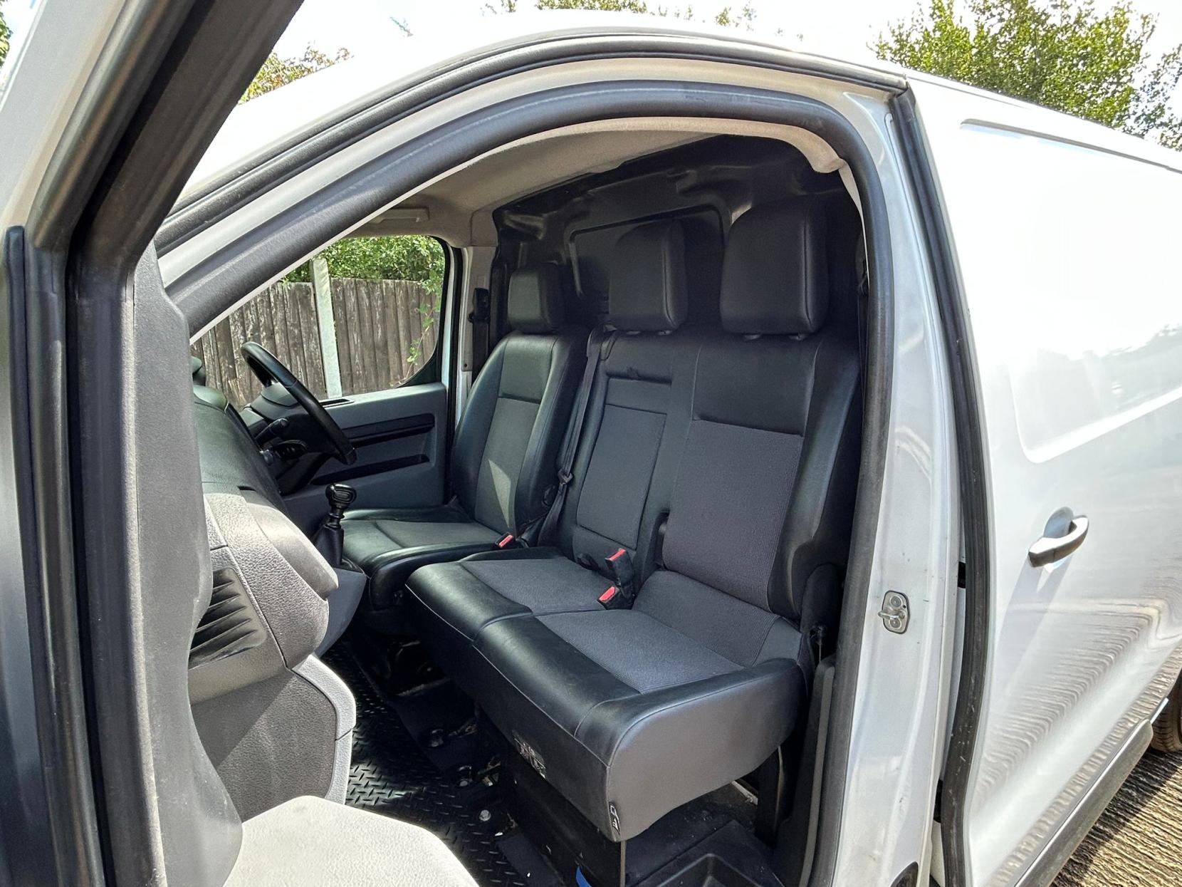 Peugeot Expert 2.0 BlueHDi 1400 Professional Standard Panel Van 6dr Diesel Manual MWB Euro 6 (s/s) (120 ps)