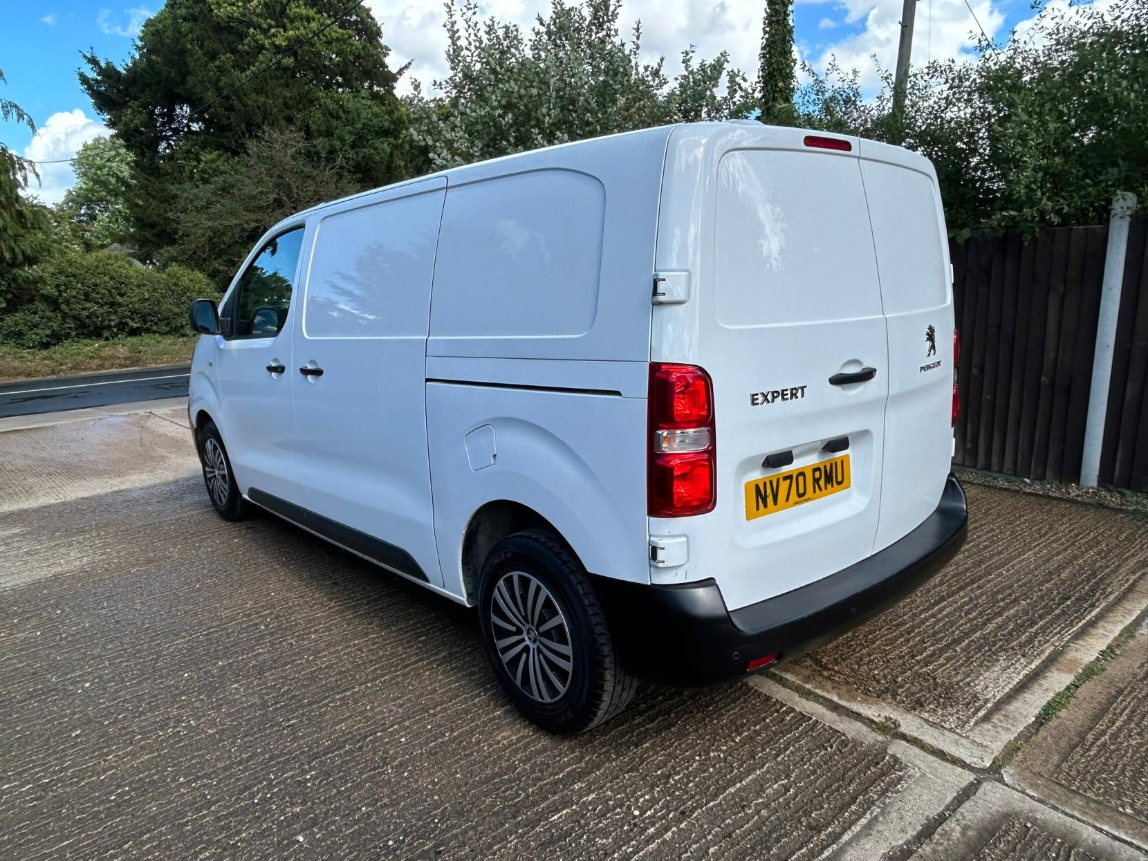 Peugeot Expert 2.0 BlueHDi 1400 Professional Standard Panel Van 6dr Diesel Manual MWB Euro 6 (s/s) (120 ps)