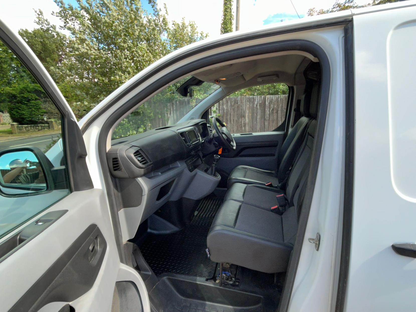 Peugeot Expert 2.0 BlueHDi 1400 Professional Standard Panel Van 6dr Diesel Manual MWB Euro 6 (s/s) (120 ps)