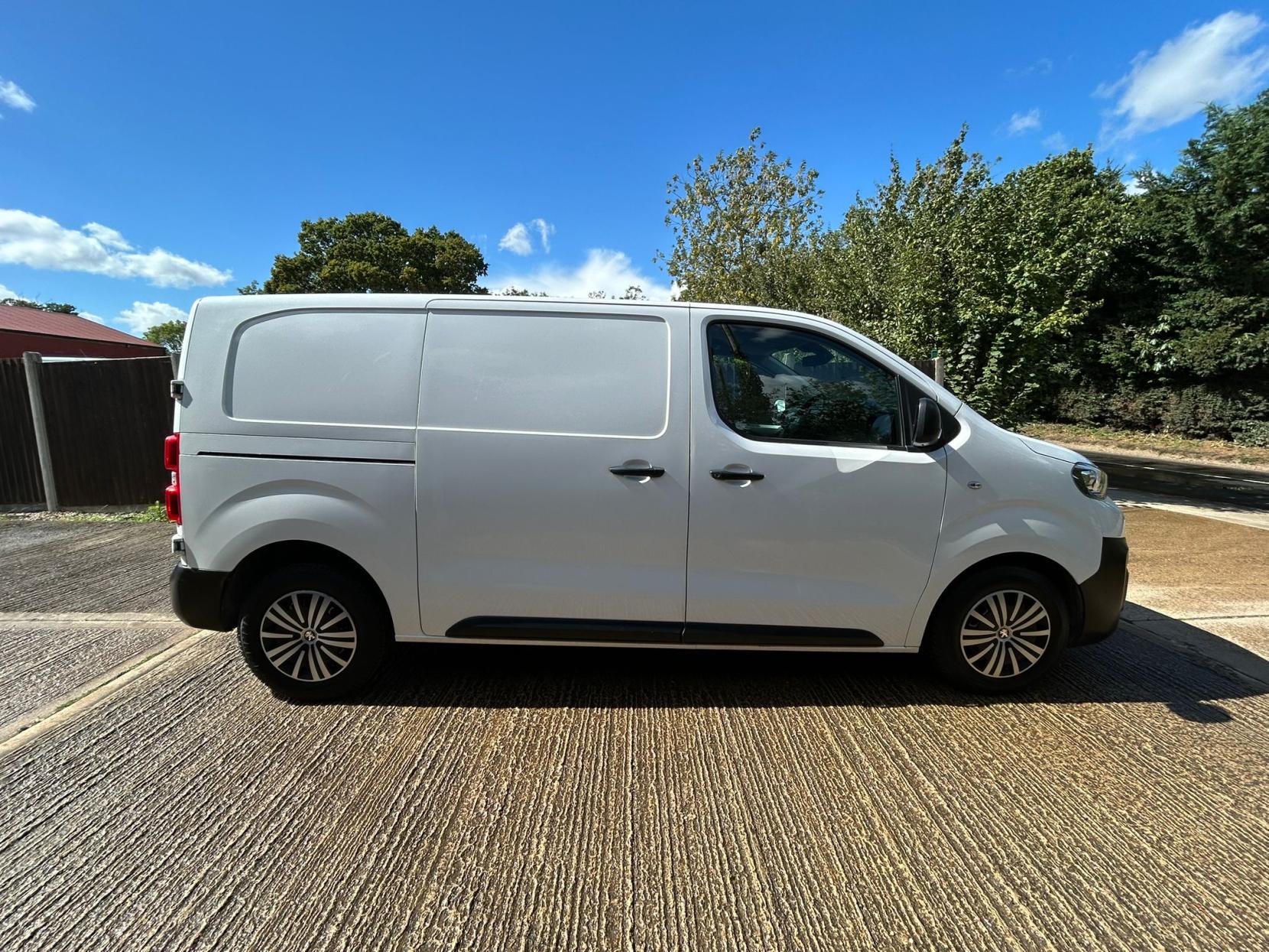 Peugeot Expert 2.0 BlueHDi 1400 Professional Standard Panel Van 6dr Diesel Manual MWB Euro 6 (s/s) (120 ps)