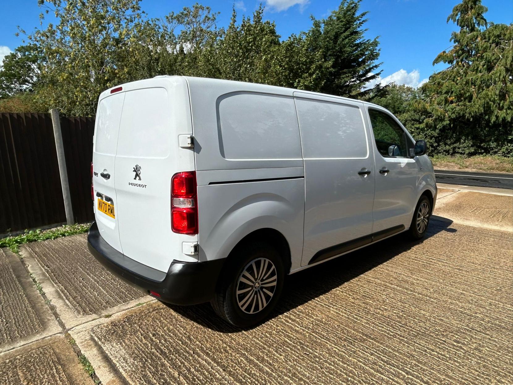 Peugeot Expert 2.0 BlueHDi 1400 Professional Standard Panel Van 6dr Diesel Manual MWB Euro 6 (s/s) (120 ps)