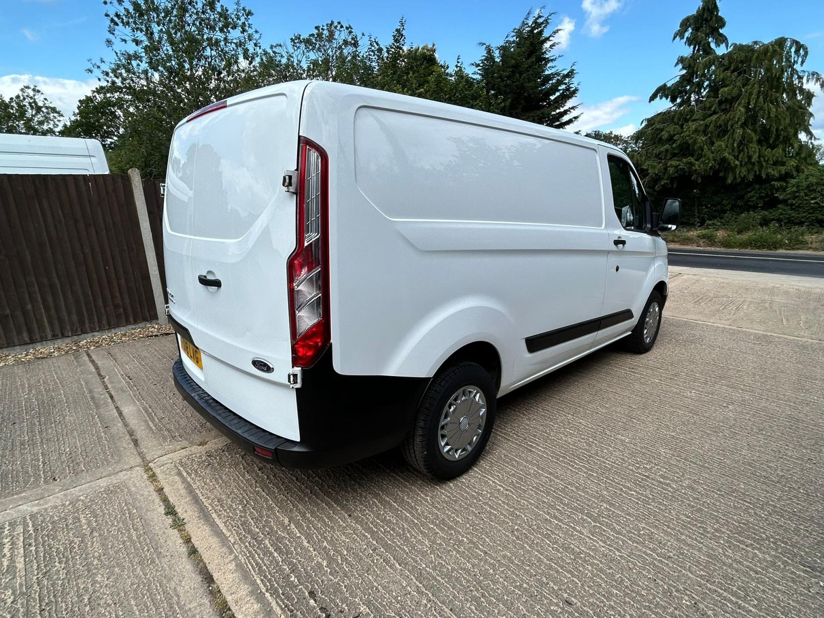 Ford Transit Custom 2.0 300 EcoBlue Panel Van 5dr Diesel Manual L1 H1 Euro 6 (105 ps)