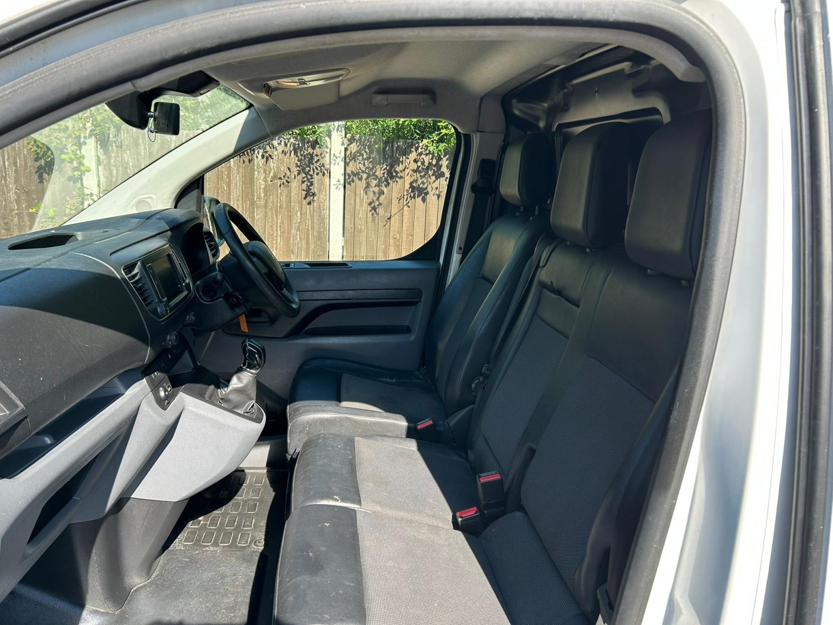 Peugeot Expert 1.6 BlueHDi 1000 Professional Standard Panel Van 6dr Diesel Manual MWB Euro 6 (95 ps)