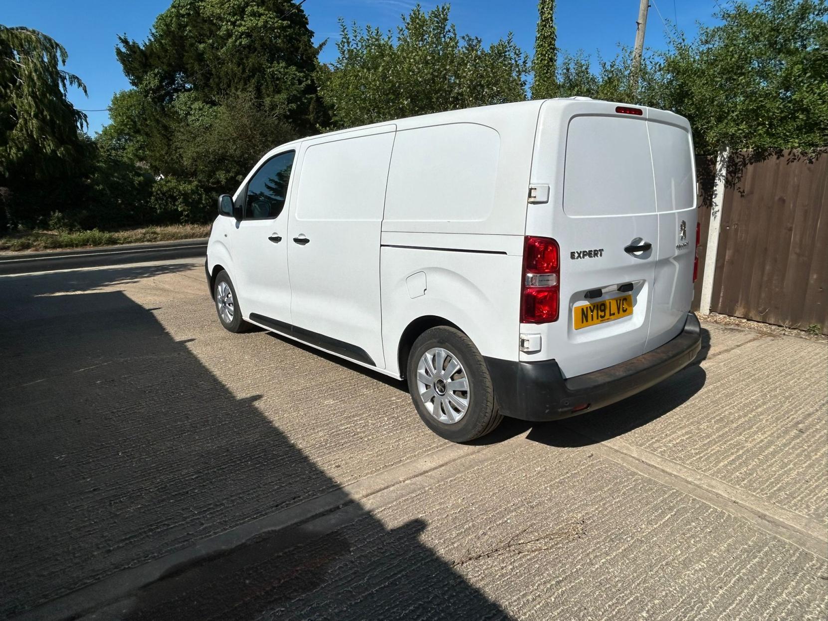 Peugeot Expert 1.6 BlueHDi 1000 Professional Standard Panel Van 6dr Diesel Manual MWB Euro 6 (95 ps)