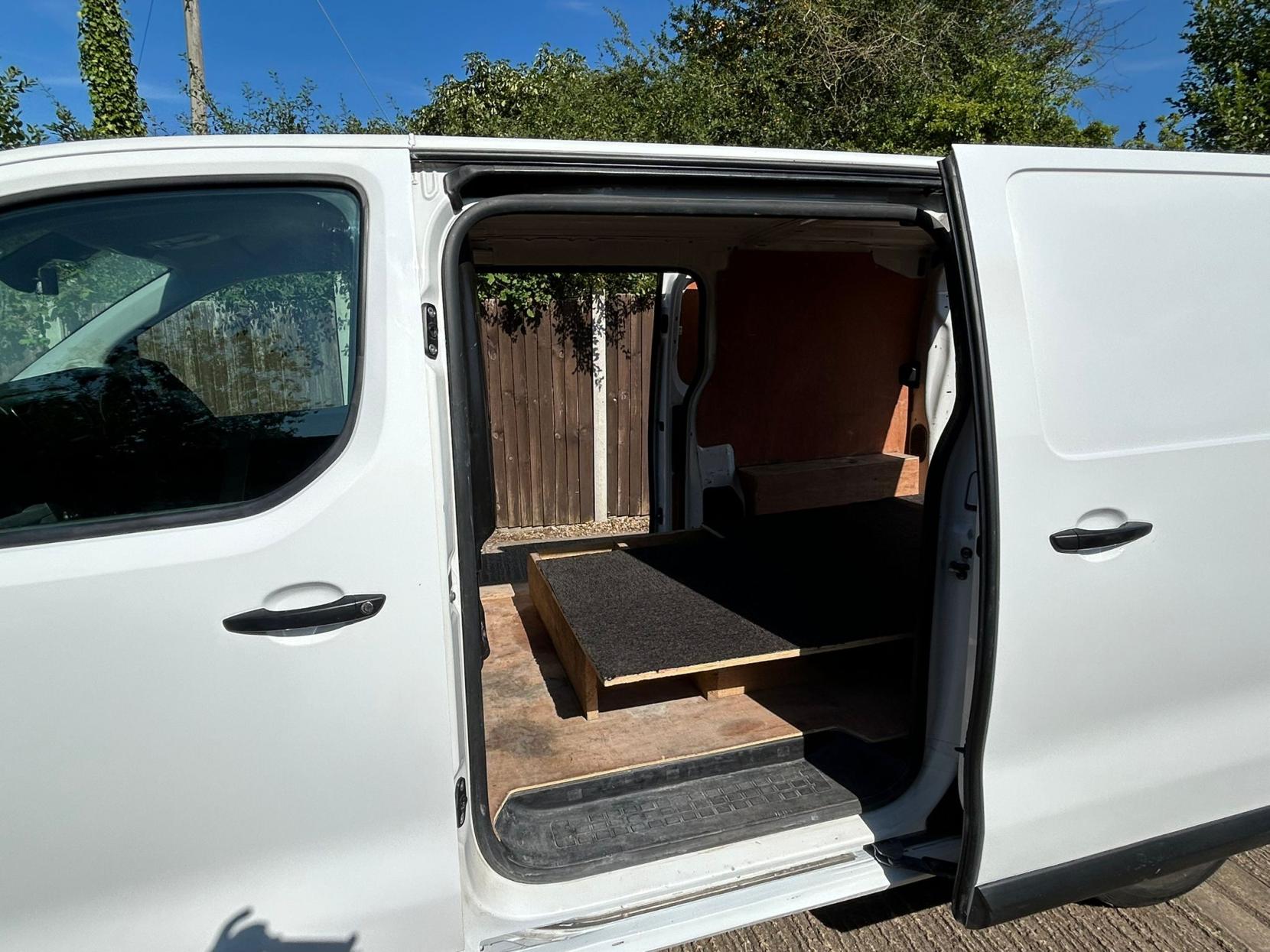 Peugeot Expert 1.6 BlueHDi 1000 Professional Standard Panel Van 6dr Diesel Manual MWB Euro 6 (95 ps)