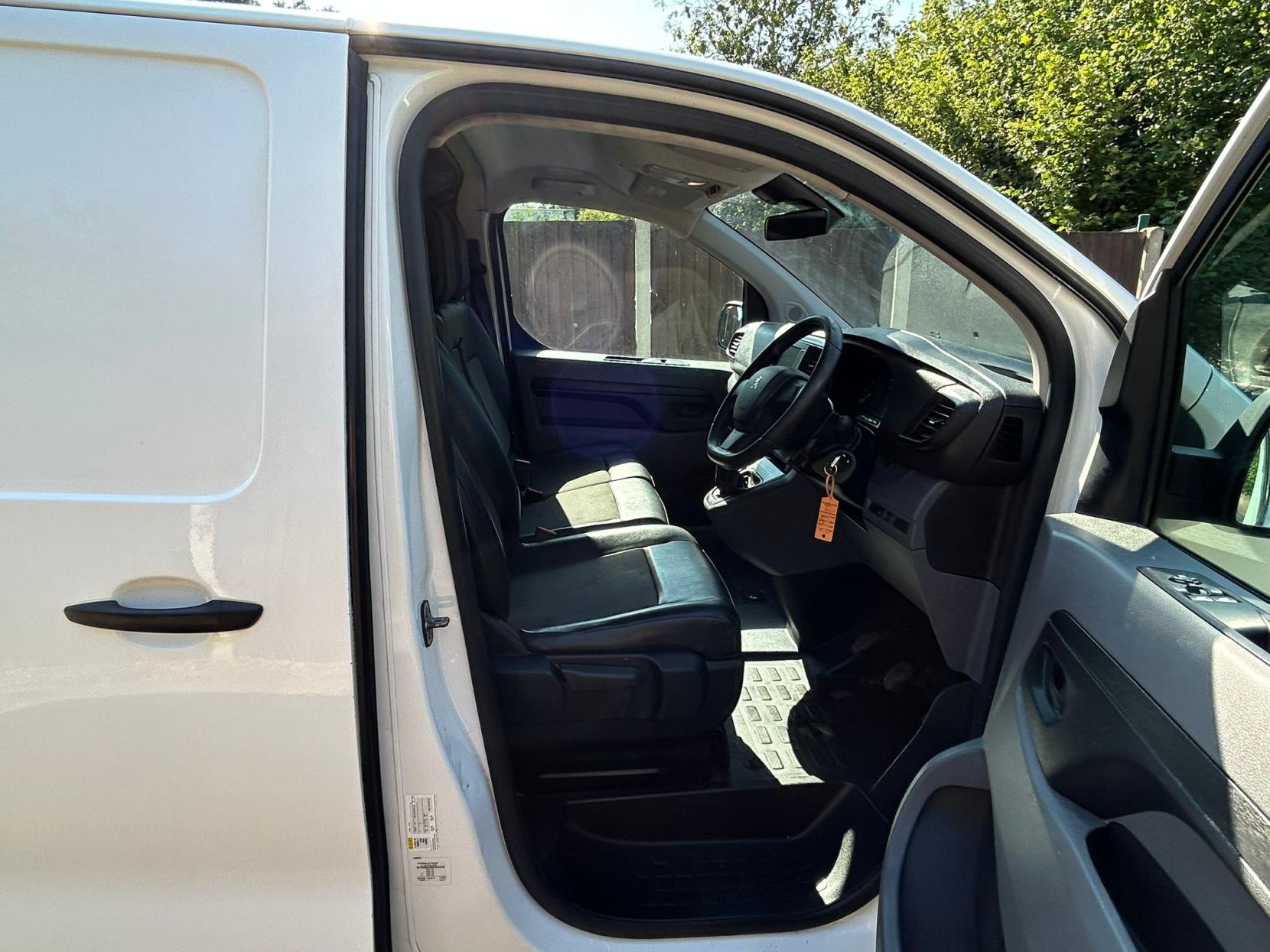 Peugeot Expert 1.6 BlueHDi 1000 Professional Standard Panel Van 6dr Diesel Manual MWB Euro 6 (95 ps)