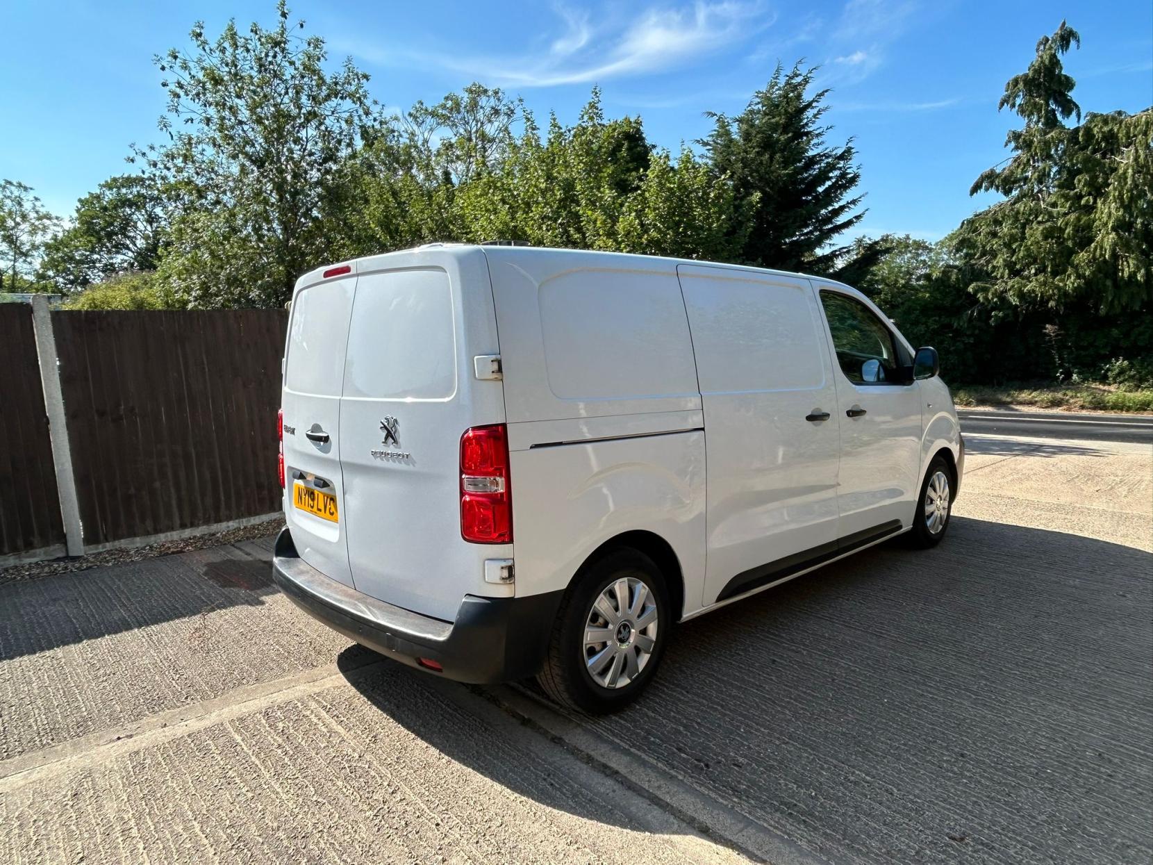 Peugeot Expert 1.6 BlueHDi 1000 Professional Standard Panel Van 6dr Diesel Manual MWB Euro 6 (95 ps)