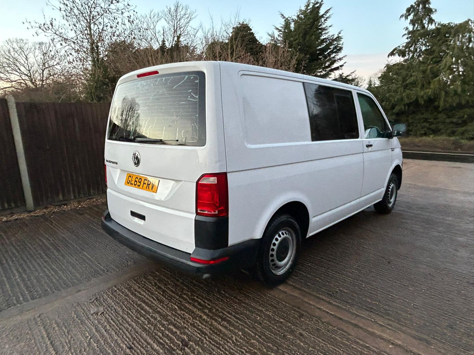 Volkswagen Transporter 2.0 TDI T30 Startline Kombi Double Cab 5dr Diesel Manual FWD SWB Euro 6 (s/s) (102 ps)