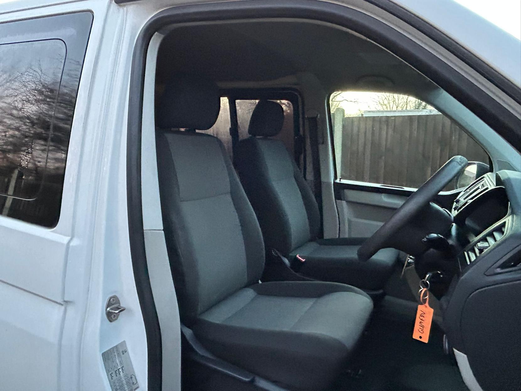 Volkswagen Transporter 2.0 TDI T30 Startline Kombi Double Cab 5dr Diesel Manual FWD SWB Euro 6 (s/s) (102 ps)