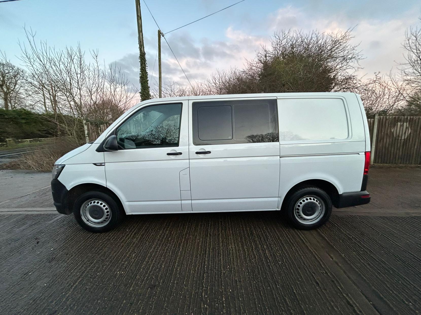 Volkswagen Transporter 2.0 TDI T30 Startline Kombi Double Cab 5dr Diesel Manual FWD SWB Euro 6 (s/s) (102 ps)