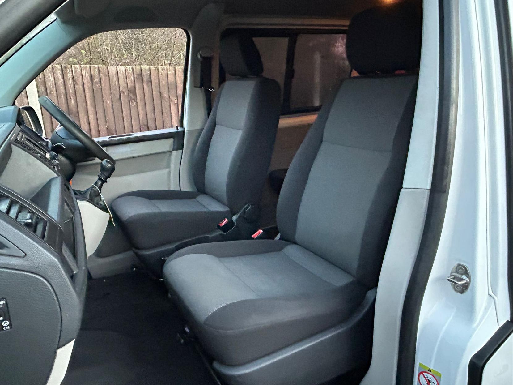 Volkswagen Transporter 2.0 TDI T30 Startline Kombi Double Cab 5dr Diesel Manual FWD SWB Euro 6 (s/s) (102 ps)