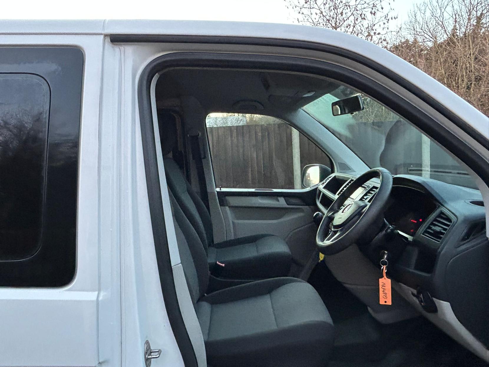 Volkswagen Transporter 2.0 TDI T30 Startline Kombi Double Cab 5dr Diesel Manual FWD SWB Euro 6 (s/s) (102 ps)