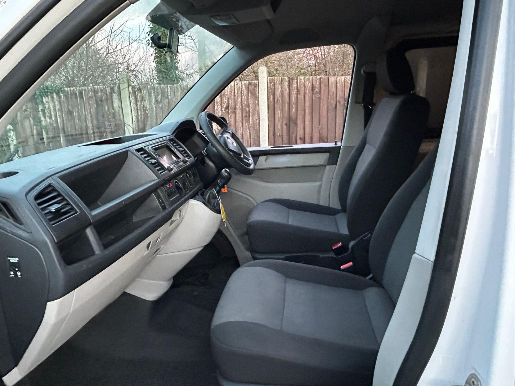 Volkswagen Transporter 2.0 TDI T30 Startline Kombi Double Cab 5dr Diesel Manual FWD SWB Euro 6 (s/s) (102 ps)