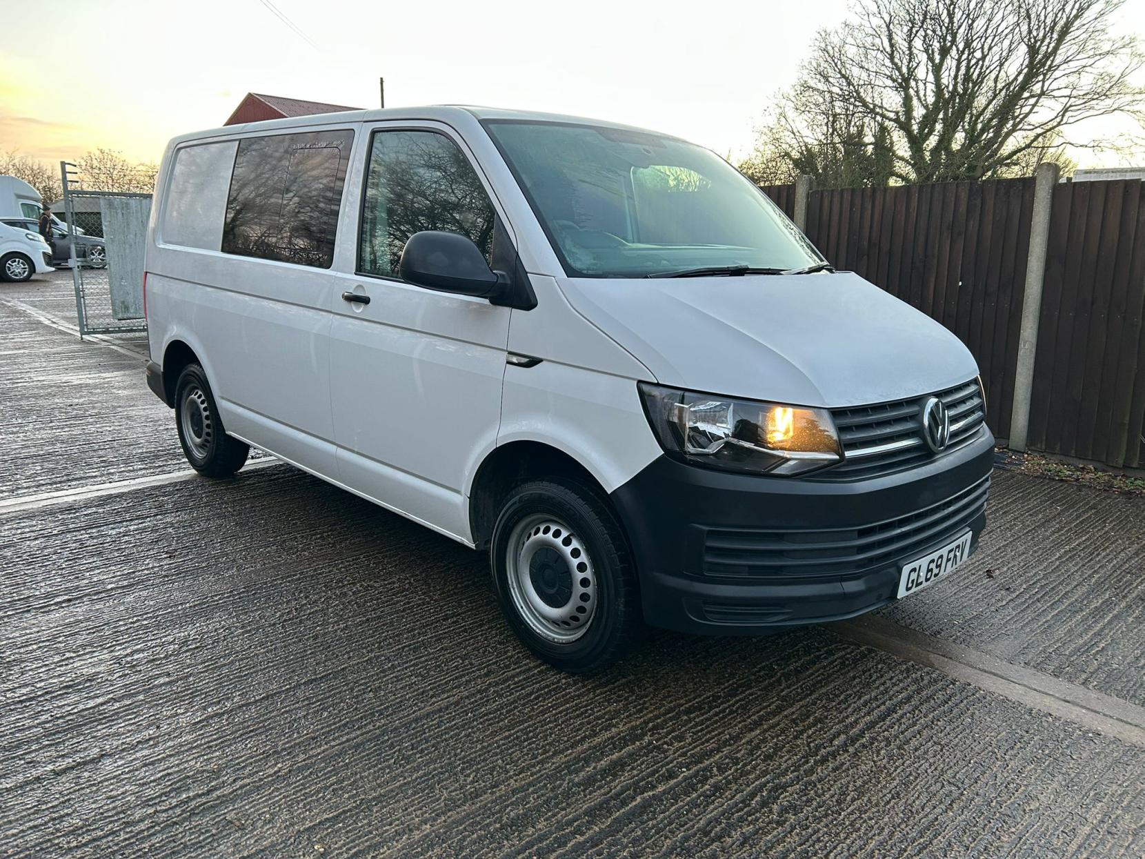 Volkswagen Transporter 2.0 TDI T30 Startline Kombi Double Cab 5dr Diesel Manual FWD SWB Euro 6 (s/s) (102 ps)